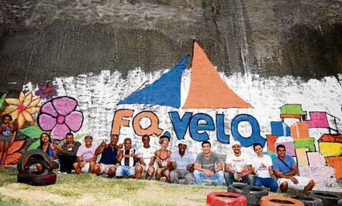 Projeto Fa. Vela trabalha com pessoas que vivem nas comunidades pobres do país e não pretendem sair (foto: Reprodução/Internet) Projeto Fa. Vela trabalha com pessoas que vivem nas comunidades pobres do país e não pretendem sair (foto: Reprodução/Internet)
