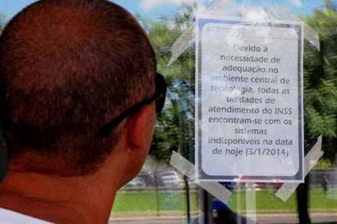 Na sexta-feira, os brasileiros se depararam com portas fechadas(foto: Carlos Vieira/CB/D. A Press) Na sexta-feira, os brasileiros se depararam com portas fechadas(foto: Carlos Vieira/CB/D. A Press)