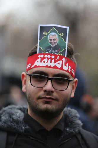 Iranianos protestam após a morte do general iraniano. Qassem Soleimani era considerado um herói nacional (foto: Atta Kenare/AFP) Iranianos protestam após a morte do general iraniano. Qassem Soleimani era considerado um herói nacional (foto: Atta Kenare/AFP)