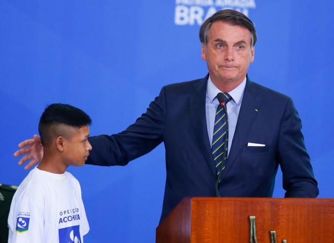 Bolsonaro durante solenidade de passagem de comando da Operação Acolhida, que recebe cidadãos venezuelanos fugindo da crise no país(foto: Sérgio Lima/AFP) Bolsonaro durante solenidade de passagem de comando da Operação Acolhida, que recebe cidadãos venezuelanos fugindo da crise no país(foto: Sérgio Lima/AFP)
