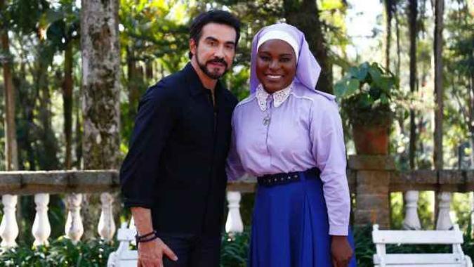 Interpretando a si mesmo, o padre vai contracenar com a noviça Fabiana(foto: SBT/Divulgação) Interpretando a si mesmo, o padre vai contracenar com a noviça Fabiana(foto: SBT/Divulgação)