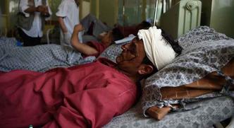 Mais de 300 pessoas ficaram feridas depois do ataque(foto: Wakil Kohsar/AFP) Mais de 300 pessoas ficaram feridas depois do ataque(foto: Wakil Kohsar/AFP)