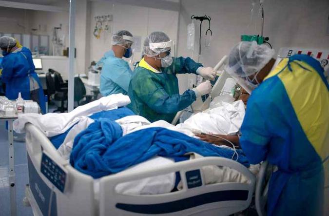 Com o movimento da covid para o Centro-Sul do país, cidades onde os índices de ocupação eram baixos agora sentem o peso da pandemia(foto: AFP / Mauro Pimentel) Com o movimento da covid para o Centro-Sul do país, cidades onde os índices de ocupação eram baixos agora sentem o peso da pandemia(foto: AFP / Mauro Pimentel)