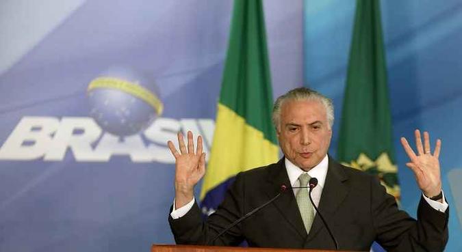 Michel Temer veta projeto sobre negociação coletiva no serviço público.(foto: AFP / Sergio Lima) Michel Temer veta projeto sobre negociação coletiva no serviço público.(foto: AFP / Sergio Lima)