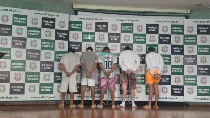 Acusados na cadeia: grupo também é acusado de matar jornalista e político em Santo Antônio do Descoberto (foto: Debora Fortuna/Esp. CB/D.A Press) Acusados na cadeia: grupo também é acusado de matar jornalista e político em Santo Antônio do Descoberto (foto: Debora Fortuna/Esp. CB/D.A Press)