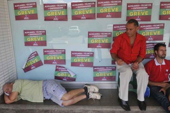 Enquanto isso pacientes aguardam atendimento medico no Hospital Regional da Asa Norte (Hran)(foto: Minervino Júnior/CB/D.A Press) Enquanto isso pacientes aguardam atendimento medico no Hospital Regional da Asa Norte (Hran)(foto: Minervino Júnior/CB/D.A Press)