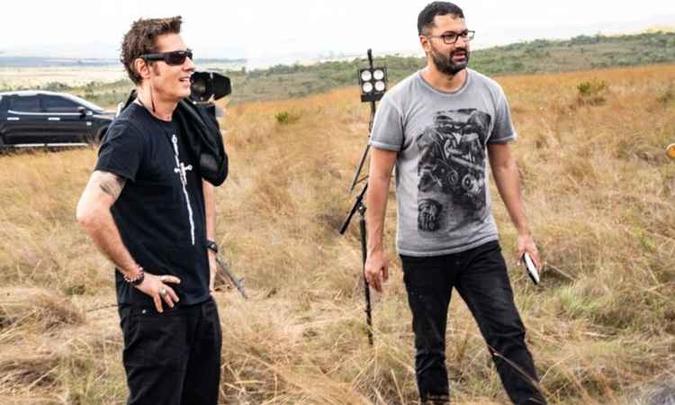 dinho e bruno em uma paisagem árida(foto: Bruno Fioravanti/Divulgação) dinho e bruno em uma paisagem árida(foto: Bruno Fioravanti/Divulgação)