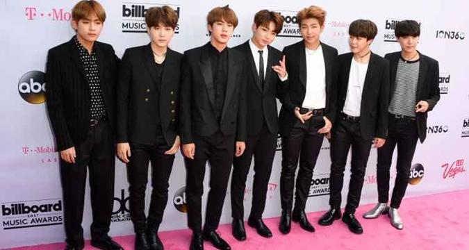 Singularity faz parte do álbum Love yourself: tear(foto: AFP/Mark Ralston) Singularity faz parte do álbum Love yourself: tear(foto: AFP/Mark Ralston)