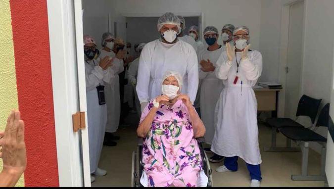 Raimunda Idelfôncia é uma das pacientes mais idosas do Brasil a ser curada da covid-19(foto: Divulgação/O Imparcial) Raimunda Idelfôncia é uma das pacientes mais idosas do Brasil a ser curada da covid-19(foto: Divulgação/O Imparcial)