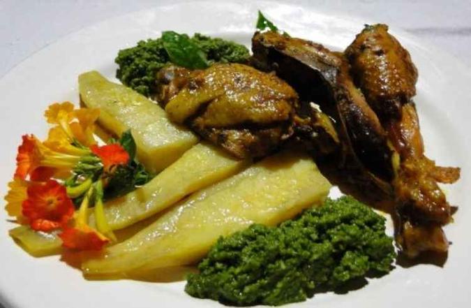Na receita com chuchu, o frango ganha mais sabor com temperos produzidos na região(foto: Prefeitura São Gonçalo do Rio das Pedras/Divulgação) Na receita com chuchu, o frango ganha mais sabor com temperos produzidos na região(foto: Prefeitura São Gonçalo do Rio das Pedras/Divulgação)