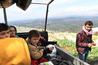 Com medo dos bombardeios, mais de 30 mil pessoas deixaram a região em menos de 24h(foto: George Ourfalian/AFP) Com medo dos bombardeios, mais de 30 mil pessoas deixaram a região em menos de 24h(foto: George Ourfalian/AFP)