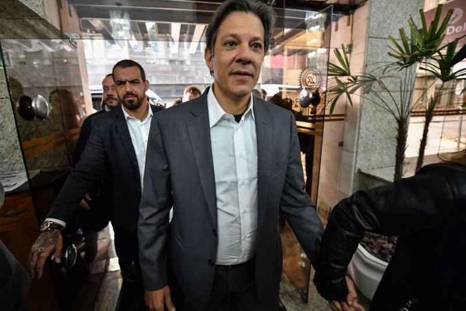 Pressionado, Haddad já afirmou publicamente que não concederia o indulto a Lula(foto: Nelson Almeida/AFP) Pressionado, Haddad já afirmou publicamente que não concederia o indulto a Lula(foto: Nelson Almeida/AFP)