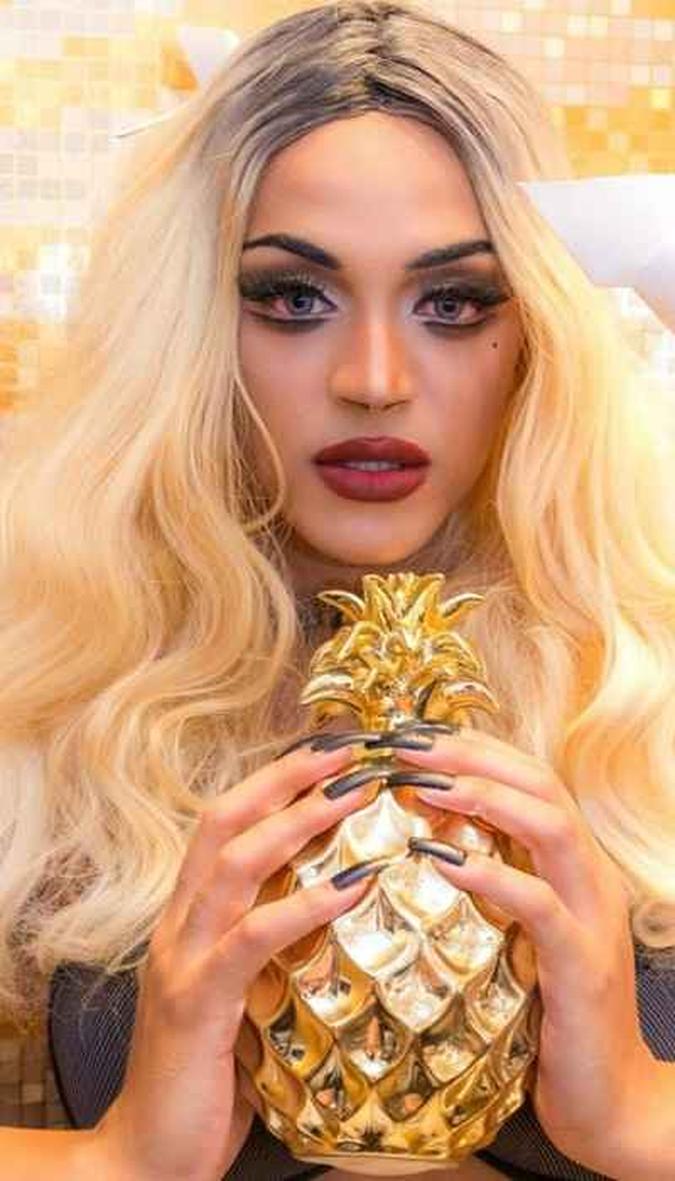 Desde o lançamento de Vai passar mal, Pabllo Vittar está com diversos hits nas paradas, como o mais recente Corpo sensual (foto: Leocadio Rezende/Divulgacao) Desde o lançamento de Vai passar mal, Pabllo Vittar está com diversos hits nas paradas, como o mais recente Corpo sensual (foto: Leocadio Rezende/Divulgacao)