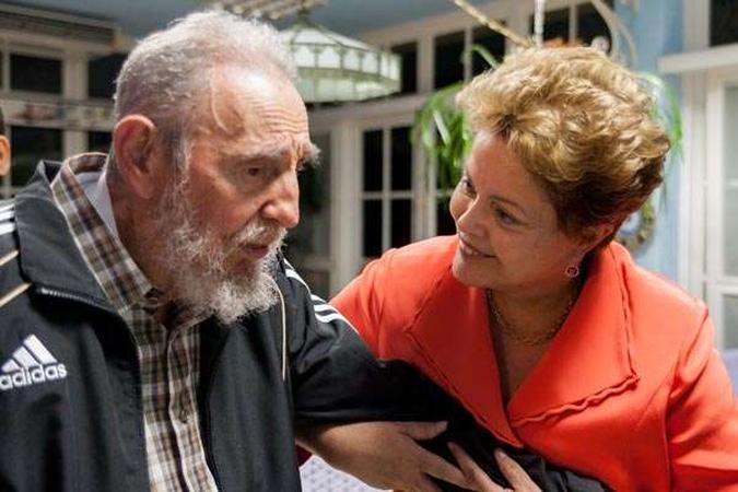 O ex-presidente cubano Fidel Castro (E) se encontra com a presidente Dilma Rousseff (E) em reunião em Havana (foto: Alex Castro/Cubadebate/AFP) O ex-presidente cubano Fidel Castro (E) se encontra com a presidente Dilma Rousseff (E) em reunião em Havana (foto: Alex Castro/Cubadebate/AFP)