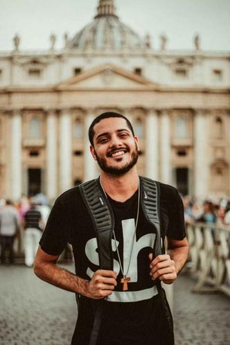 Wallace Freitas mora a 10 minutos da Praça São Pedro: nunca ouvi tanto o português nas ruas (foto: Arquivo Pessoal) Wallace Freitas mora a 10 minutos da Praça São Pedro: nunca ouvi tanto o português nas ruas (foto: Arquivo Pessoal)
