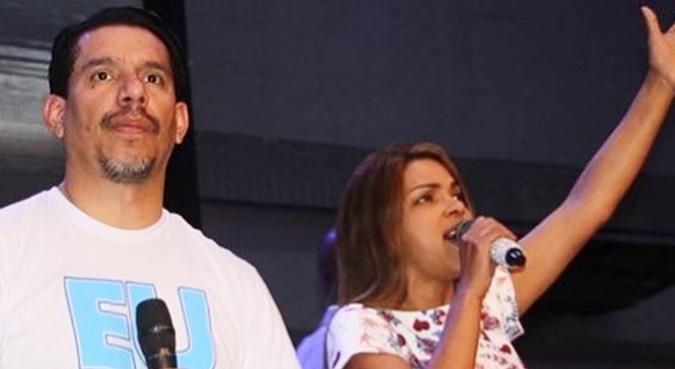 O pastor Anderson do Carmo de Souza e a a pastora evangélica e deputada federal Flordelis dos Santos (PSD)(foto: Reprodução/Facebook) O pastor Anderson do Carmo de Souza e a a pastora evangélica e deputada federal Flordelis dos Santos (PSD)(foto: Reprodução/Facebook)