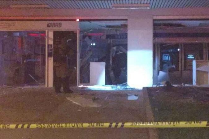 Agência do BRB ficou destruída na ação dos criminosos(foto: PMDF/Divulgação) Agência do BRB ficou destruída na ação dos criminosos(foto: PMDF/Divulgação)