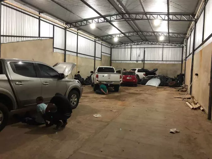 Polícia encontrou o local utilizado pelo grupo para adulterar placas dos veículos furtados(foto: Divulgação/PCDF) Polícia encontrou o local utilizado pelo grupo para adulterar placas dos veículos furtados(foto: Divulgação/PCDF)