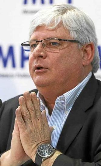 Estamos todos cansados dos efeitos da corrupção e da impunidade e desejamos que o Estado brasileiro, por meio do seu parlamento, endosse, em sua decisão amanhã (hoje), o justo anseio socia - Rodrigo Janot, procurador-geral da República(foto: Marcelo Camargo/Agência Brasil) Estamos todos cansados dos efeitos da corrupção e da impunidade e desejamos que o Estado brasileiro, por meio do seu parlamento, endosse, em sua decisão amanhã (hoje), o justo anseio socia - Rodrigo Janot, procurador-geral da República(foto: Marcelo Camargo/Agência Brasil)