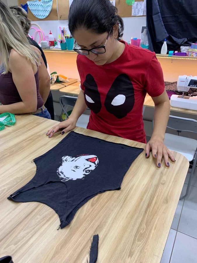 Oficina Upcycling ministrada na quarta-feira, 24 de abril, no Tesourinhas Cursos (Águas Claras) por Ana Luiza Olivete e Romilda Gomes(foto: Divulgação/Fashion Revolution) Oficina Upcycling ministrada na quarta-feira, 24 de abril, no Tesourinhas Cursos (Águas Claras) por Ana Luiza Olivete e Romilda Gomes(foto: Divulgação/Fashion Revolution)