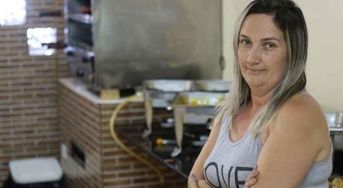 Dona de restaurante, Érica usa gás na churrasqueira, no fogão e na chapa (foto: Luis Nova/Esp. CB/D.A Press) Dona de restaurante, Érica usa gás na churrasqueira, no fogão e na chapa (foto: Luis Nova/Esp. CB/D.A Press)