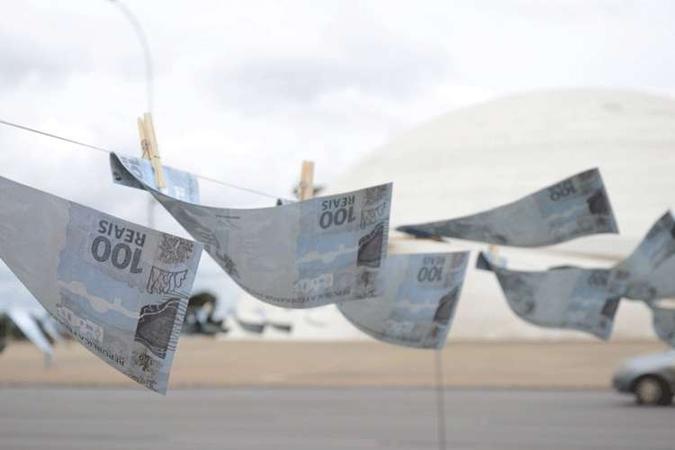 Imagem de parte da peça publicitária criada pelo Sindicato Nacional dos Procuradores da Fazenda Nacional que simboliza os valores sonegados com os artifícios da lavagem de dinheiro(foto: André Violatti/Esp.CB/D.A.Press) Imagem de parte da peça publicitária criada pelo Sindicato Nacional dos Procuradores da Fazenda Nacional que simboliza os valores sonegados com os artifícios da lavagem de dinheiro(foto: André Violatti/Esp.CB/D.A.Press)