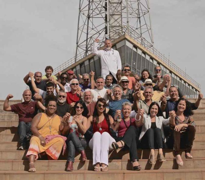O grupo de amigos de Gê Mendonça se apresentará na Funarte este mês: ajuda no tratamento de radioterapia para o câncer(foto: André Lavenère/Divulgação) O grupo de amigos de Gê Mendonça se apresentará na Funarte este mês: ajuda no tratamento de radioterapia para o câncer(foto: André Lavenère/Divulgação)
