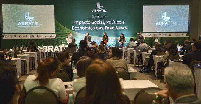 Seminário da Abratel sobre fake news teve participação de magistrados políticos, professores e jornalistas (foto: Marcelo Ferreira/CB/D.A Press ) Seminário da Abratel sobre fake news teve participação de magistrados políticos, professores e jornalistas (foto: Marcelo Ferreira/CB/D.A Press )