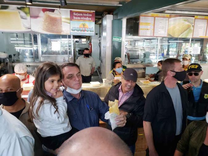 Bolsonaro em restaurante no Goiás(foto: Reprodução) Bolsonaro em restaurante no Goiás(foto: Reprodução)