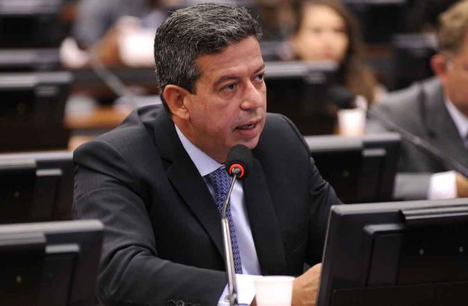 Líder do PP, Arthur Lira (AL) diz que há ainda três ou quatro trechos de desconstitucionalização da Previdência(foto: Lucio Bernardo Junior/Câmara dos Deputados - 31/8/16) Líder do PP, Arthur Lira (AL) diz que há ainda três ou quatro trechos de desconstitucionalização da Previdência(foto: Lucio Bernardo Junior/Câmara dos Deputados - 31/8/16)