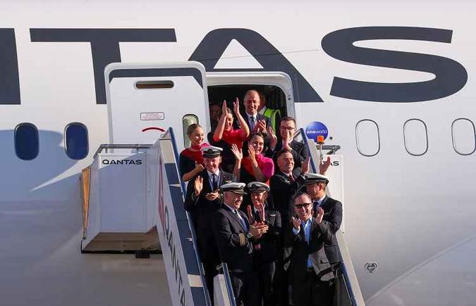 Por questão de segurança, quatro pilotos reversaram turnos no comando da aeronave(foto: DAVID GRAY/QANTAS /AFP) Por questão de segurança, quatro pilotos reversaram turnos no comando da aeronave(foto: DAVID GRAY/QANTAS /AFP)