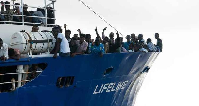 (foto: Hermine Poschmann / Mission Lifeline / AFP) (foto: Hermine Poschmann / Mission Lifeline / AFP)