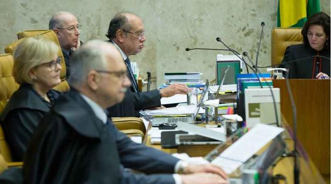 Em uma sessão que começou pela manhã e só terminou às 22h, o plenário considerou procedente a ação que pede que o Judiciário submeta ao crivo do Legislativo medidas cautelares (foto: Lula Marques/AGPT) Em uma sessão que começou pela manhã e só terminou às 22h, o plenário considerou procedente a ação que pede que o Judiciário submeta ao crivo do Legislativo medidas cautelares (foto: Lula Marques/AGPT)