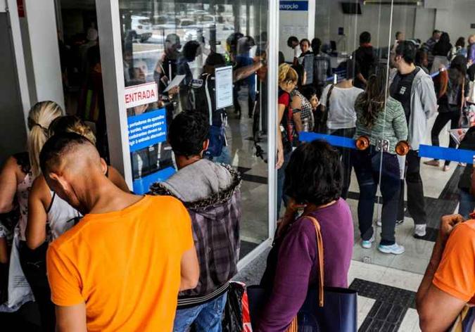 Fila em agência do INSS: problema emergencial e de longo prazo(foto: Arthur Menescal/Esp. CB/D.A Press - 10/7/17) Fila em agência do INSS: problema emergencial e de longo prazo(foto: Arthur Menescal/Esp. CB/D.A Press - 10/7/17)