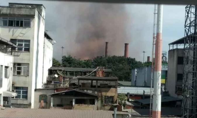 Fumaça foi vista na Usina pouco depois da explosão(foto: Reprodução / Redes sociais) Fumaça foi vista na Usina pouco depois da explosão(foto: Reprodução / Redes sociais)