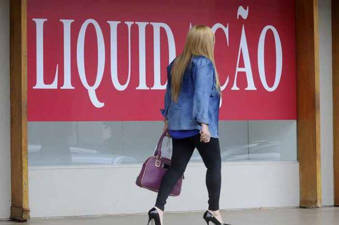 Tanto o comércio de rua quanto os shoppings iniciaram as tradicionais liquidações de janeiro: algumas lojas pretendem ampliar as ofertas até março(foto: Carlos Moura/CB/D.A Press) Tanto o comércio de rua quanto os shoppings iniciaram as tradicionais liquidações de janeiro: algumas lojas pretendem ampliar as ofertas até março(foto: Carlos Moura/CB/D.A Press)