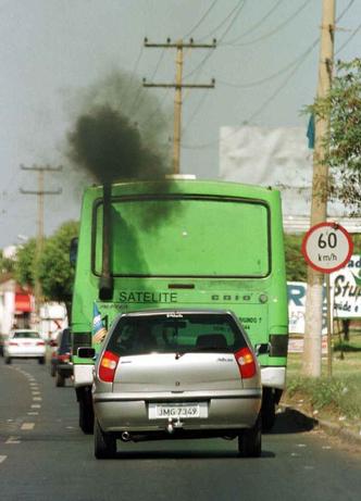 Os veículos são responsáveis por quase a metade das emissões de CO2 associadas à matriz energética (foto: Edilson Rodrigues/CB/D.A Press ) Os veículos são responsáveis por quase a metade das emissões de CO2 associadas à matriz energética (foto: Edilson Rodrigues/CB/D.A Press )