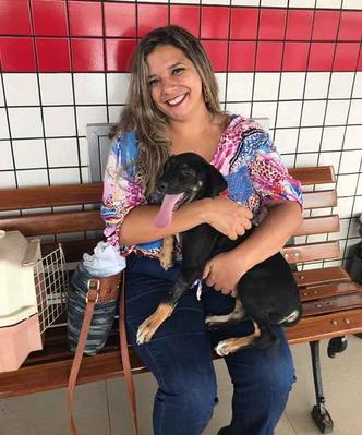 Leila e Veruska se conheceram nesta quinta-feira, na clínica veterinária. Do local, foram para casa, na Asa Norte(foto: Arquivo Pessoal) Leila e Veruska se conheceram nesta quinta-feira, na clínica veterinária. Do local, foram para casa, na Asa Norte(foto: Arquivo Pessoal)