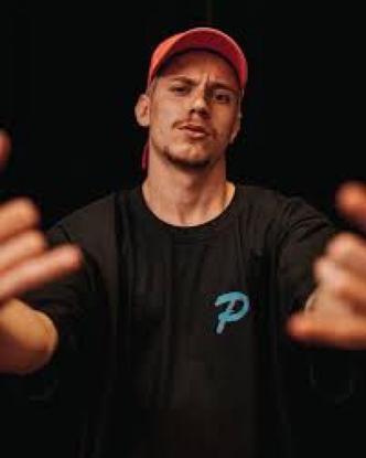 PK é um dos destaques da cena atual do funk: ele chegou a cursar psicologia, mas a música era mais forte (foto: Letras/Reprodução) PK é um dos destaques da cena atual do funk: ele chegou a cursar psicologia, mas a música era mais forte (foto: Letras/Reprodução)