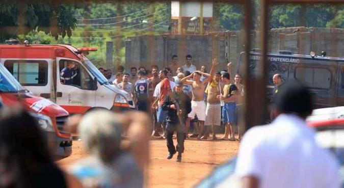 A primeira, na segunda-feira (1/1), causou a morte de nove presos e 14 ficaram feridos(foto: Claudio Reis/O Popular/AFP - 1/1/2018) A primeira, na segunda-feira (1/1), causou a morte de nove presos e 14 ficaram feridos(foto: Claudio Reis/O Popular/AFP - 1/1/2018)