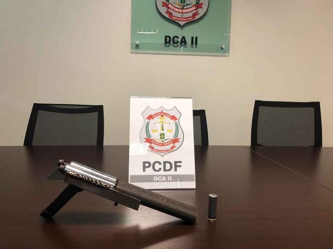 Durante a operação, uma arma de fabricação caseira foi encontrada (foto: Divulgação/PCDF) Durante a operação, uma arma de fabricação caseira foi encontrada (foto: Divulgação/PCDF)