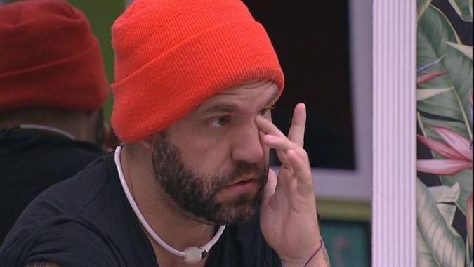 Caruso enfrenta paredão contra Diego e Patrícia.(foto: TV Globo/Reprodução) Caruso enfrenta paredão contra Diego e Patrícia.(foto: TV Globo/Reprodução)