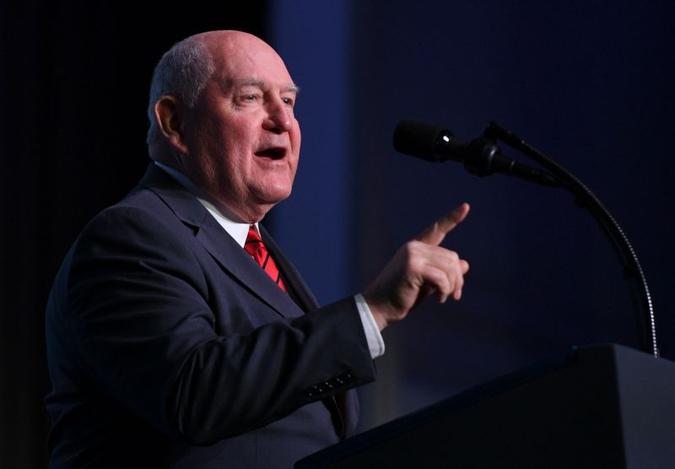 O secretário americano da Agricultura, Sonny Perdue afirmou que as divergências entre EUA e União Européia serão conversadas(foto: Jim Watson / AFP) O secretário americano da Agricultura, Sonny Perdue afirmou que as divergências entre EUA e União Européia serão conversadas(foto: Jim Watson / AFP)