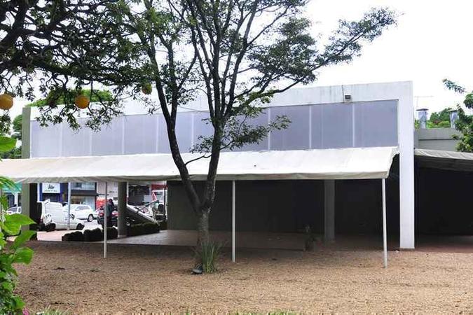 Nos fundos das lojas, os comerciantes terão que adotar uma solução arquitetônica única, definida por bloco e aprovada pela Administração do Plano Piloto(foto: Ed Alves/CB/D.A. Press) Nos fundos das lojas, os comerciantes terão que adotar uma solução arquitetônica única, definida por bloco e aprovada pela Administração do Plano Piloto(foto: Ed Alves/CB/D.A. Press)