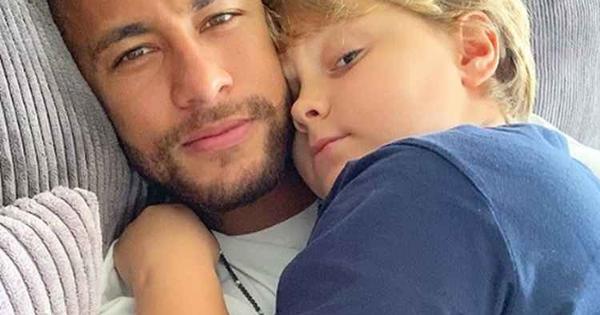 Filho de Neymar repreende palavr&otilde;es do pai: 'S&oacute; fala m*'