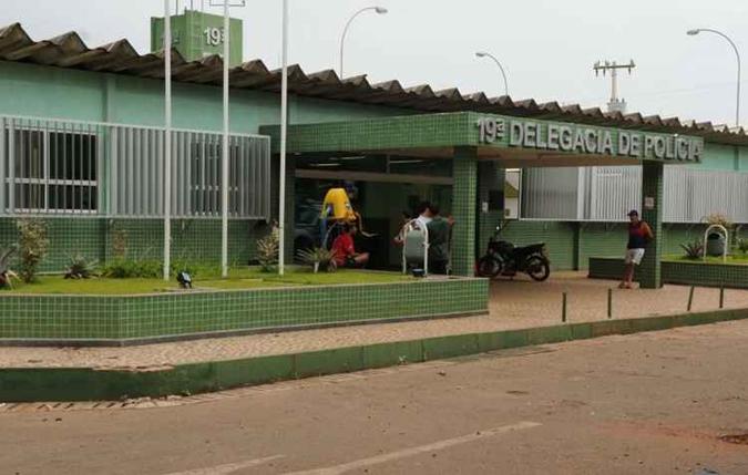Agentes da 19ª Delegacia de Polícia prenderam o suspeito na manhã de hoje, durante a Operação P27(foto: Rafael Ohana/CB/D.A Press) Agentes da 19ª Delegacia de Polícia prenderam o suspeito na manhã de hoje, durante a Operação P27(foto: Rafael Ohana/CB/D.A Press)