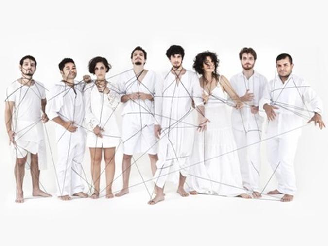 A Filarmônica de Pasárgada canta a internet no novo disco, Algorritmos(foto: Edson Kumasaka/Divulgação) A Filarmônica de Pasárgada canta a internet no novo disco, Algorritmos(foto: Edson Kumasaka/Divulgação)