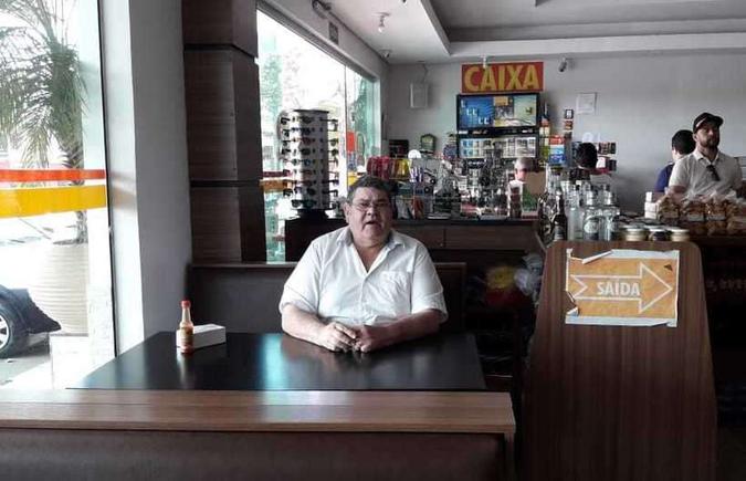 O comerciante Geraldo da Costa, de 69 anos, devolveu a carteira de Maria Mazzarela Zaidan, de 67, após procurá-la por mais de um ano(foto: Acervo Pessoal) O comerciante Geraldo da Costa, de 69 anos, devolveu a carteira de Maria Mazzarela Zaidan, de 67, após procurá-la por mais de um ano(foto: Acervo Pessoal)