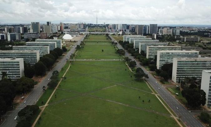 Quantidade de servidores federais cresceu menos do que a dos municipais e dos estaduais, mas eles têm salários bem maiores(foto: Breno Fortes/CB/D.A Press) Quantidade de servidores federais cresceu menos do que a dos municipais e dos estaduais, mas eles têm salários bem maiores(foto: Breno Fortes/CB/D.A Press)