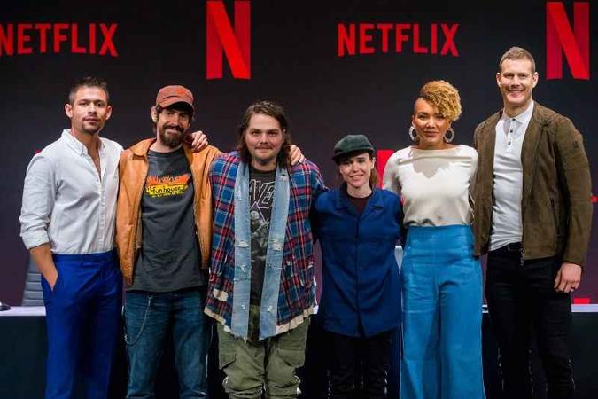 O elenco e os criadores estiveram no Brasil para divulgar a série em evento em São Paulo(foto: Netflix / Alexandre Schneider) O elenco e os criadores estiveram no Brasil para divulgar a série em evento em São Paulo(foto: Netflix / Alexandre Schneider)